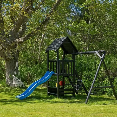 Vakantiehuis Holmfridur - 1-1km From The Sea By Interhome *