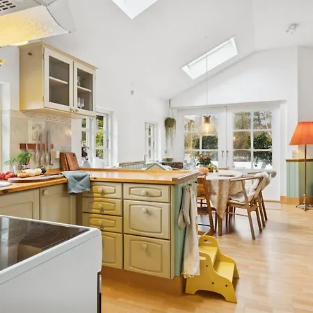 Vakantiehuis Holmfridur - 1-1km From The Sea By Interhome *
